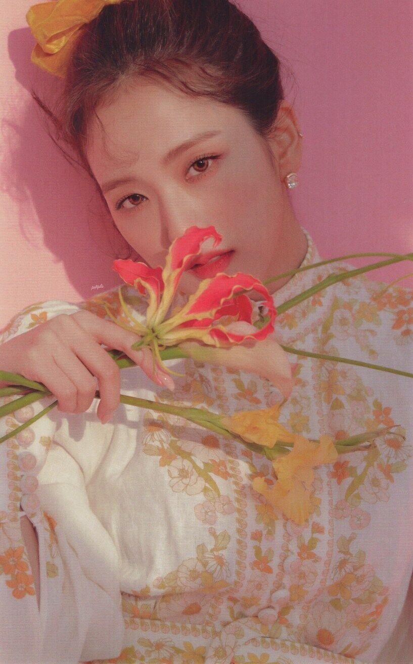 Blackpinks_2020_Welcoming_Collection_Jisoo_Photobook_Scan