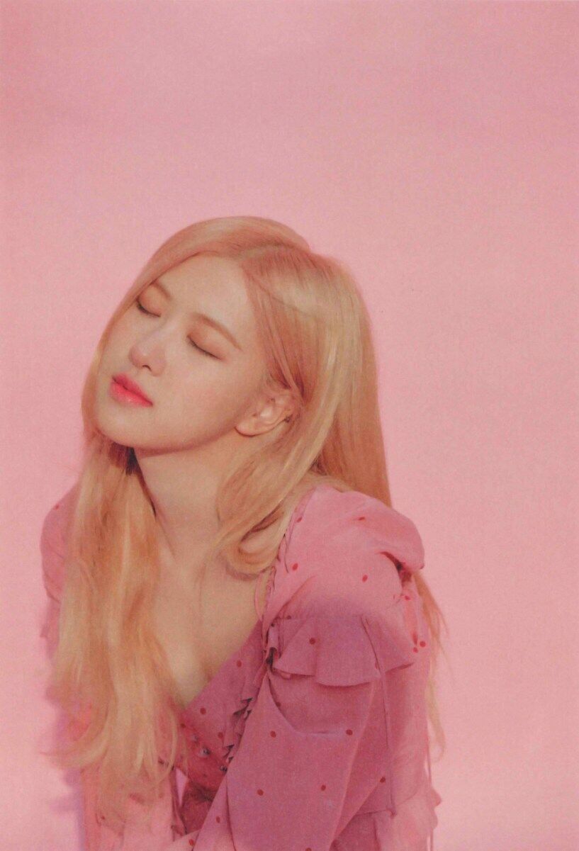 Blackpink's_2020_Welcoming_Collection_Rosé_Photobook_Scan_5
